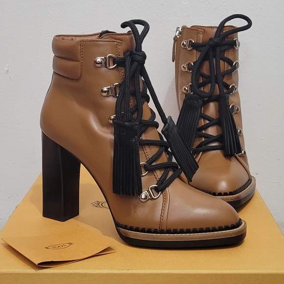 Tod's  tasseled leather ankle boots - Picture 2 of 15